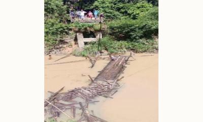 জালালাবাদ-পোকখালী পারাপারের কাঠের সাঁকো ভেঙে জনদুর্ভোগ