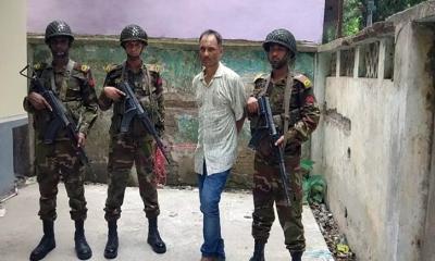 সাতক্ষীরায় মাদক ও অস্ত্রসহ সাবেক এমপির ছেলে রুমন আটক