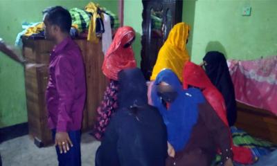 আশুলিয়ায় অসামাজিক কাজের অভিযোগে নারীসহ ১২জনকে আটক করেছে পুলিশ