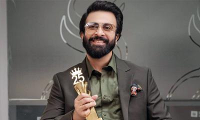 ঢালিউডে ২৫ বছর পূর্তি: শাকিব খানের হাতে বিশেষ সম্মাননা