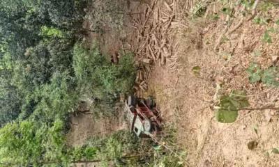 পাহাড়ে লামায় ট্রাক খাদে, প্রাণ গেল চালকসহ ২ জনের