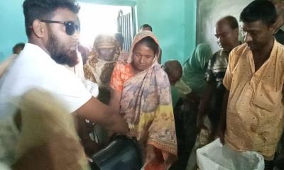 মানবিক মেম্বার ছামিউল ইসলাম মাননীয় প্রধানমন্ত্রীর ঈদ উপহার ভিজিএফ-এর চাল বিতরণ করেন