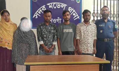 নওগাঁয় শিক্ষককে বাসায় ডেকে মারধর  গ্রেপ্তার ৪