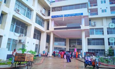 শেরপুর হাসপাতালে চরম অব্যবস্থা, রোগীদের ভোগান্তি