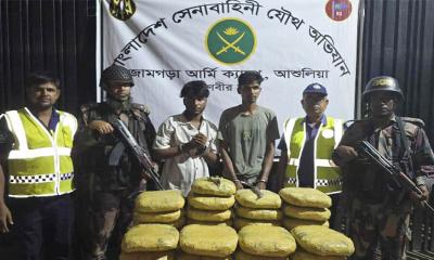 আশুলিয়ায় এক নারী ও দুই পুরুষ মাদক কারবারিকে ২৫ কেজি গাঁজাসহ গ্রেফতার!
