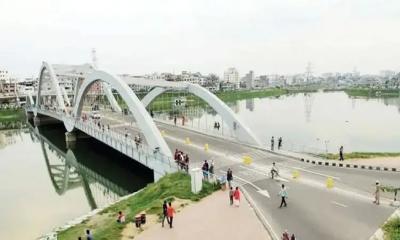 হাতিরঝিলে ককটেল বিস্ফোরণ, মোটরসাইকেলে আগুন