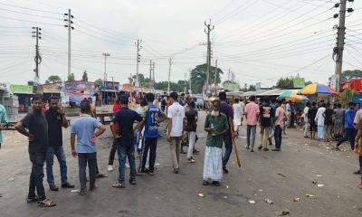 সীমানা পুনর্নির্ধারণের প্রতিবাদে ফরিদপুরে দুই মহাসড়ক অবরোধ, যান চলাচল বন্ধ