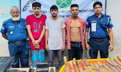 আশুলিয়ায় যৌথ বাহিনীর অভিযানে বিপুল পরিমাণ অস্ত্রসহ কুখ্যাত সন্ত্রাসী ৩ জনকে আটক