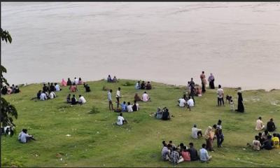রাজশাহী গোদাগাড়ী নদীর বুকে মিনি কক্সবাজার