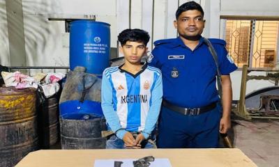 রূপগঞ্জে দেশীয় পিস্তল ও ম্যাগাজিনসহ কিশোর গ্রেফতার