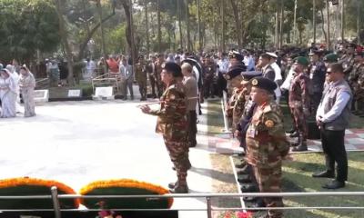 সামরিক কবরস্থানে স্বরাষ্ট্র উপদেষ্টা, তিন বাহিনী প্রধানের শ্রদ্ধা