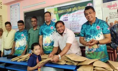 বান্দরবানে এপেক্স ক্লাবের আয়োজনে শিক্ষার্থীদের মাঝে শিক্ষা সামগ্রী বিতরণ