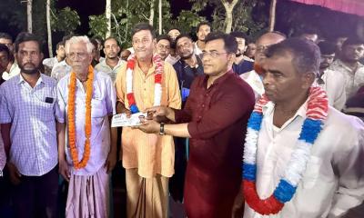 মুকসুদপুরে শারদীয় দুর্গাপূজা উপলক্ষে পূজা মণ্ডপ পরিদর্শনে বিএনপি নেতা সেলিমুজ্জামান