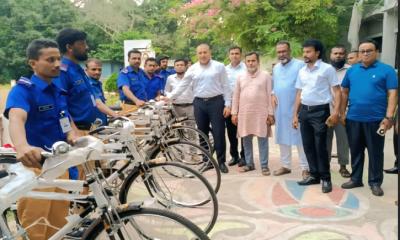 মুকসুদপুরে গ্রামপুলিশদের বাইসাইকেল বিতরণ