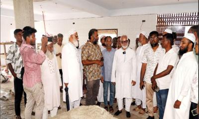 খুলনা সিটি কর্পোরেশনের বিভিন্ন উন্নয়ন কাজ পরিদর্শনে কেসিসি প্রশাসক