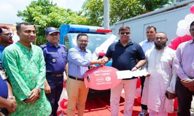 প্রান- আরএফএল গ্রুপের পক্ষ থেকে পুলিশ ভ্যান হস্তান্তর