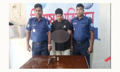 চৌদ্দগ্রামে অস্ত্র-কার্তুজসহ যুবক আটক, গণপিটুনি দিয়ে পুলিশে সোপর্দ