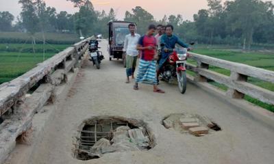 ধনবাড়ীতে 