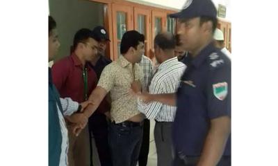 সাতক্ষীরায় ঘুষ গ্রহণের অপরাধে জেলা পরিষদের সাঁটলিপিকার ৭ বছর কারাদণ্ড