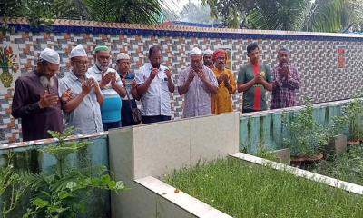 সাতক্ষীরা প্রেসক্লাবের পক্ষ থেকে শহীদ আসিফের কবর জিয়ারত