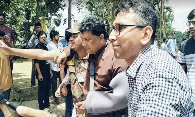 চবি শিক্ষার্থীদের সঙ্গে স্থানীয়দের ফের সংঘর্ষ, আহত প্রক্টরসহ অনেকে