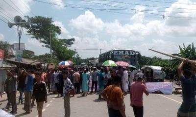 সীমানা পুনর্বিন্যাসের প্রতিবাদে ভাঙ্গায় দুই মহাসড়ক অবরোধ, দুর্ভোগে যাত্রীরা