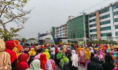 ভালুকায় বেতন-বোনাসের দাবিতে শ্রমিকদের মহাসড়ক অবরোধ