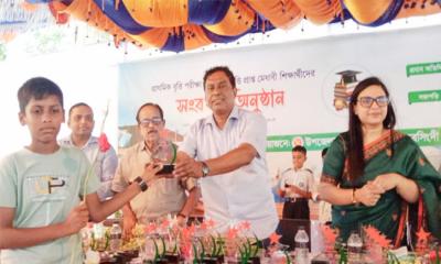 ‍‍`আজকের কৃতি শিক্ষার্থীরাই আগামীদিনে দেশের নেতৃত্ব দিবে ......‍‍` মনজুর এলাহী এমপি
