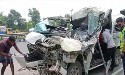 টাঙ্গাইল সড়কে ঝরল একই পরিবারের ৩ জনের প্রাণ