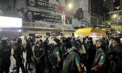 জাতীয় পার্টির অফিসে ভাঙচুর ও অগ্নিসংযোগ, পুলিশের সঙ্গে ধাওয়া-পাল্টা ধাওয়ার ঘটনা