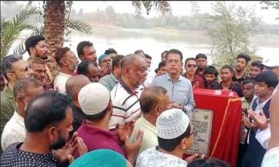 দিঘলিয়ায় খাল খনন ও নদী তীর সংরক্ষণ কাজের শুভ উদ্বোধনে আজিজুল বারী এমপি