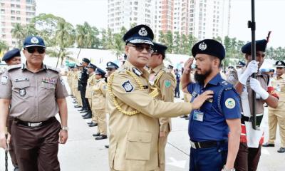 পিরোজপুরের পুলিশ সুপার ও অতিরিক্ত পুলিশ সুপারের আইজিপি ব্যাজ অর্জন