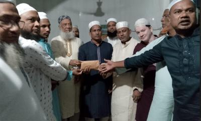 তজুমদ্দিনে অসুস্থ ইমামকে আর্থিক সহায়তা প্রদান