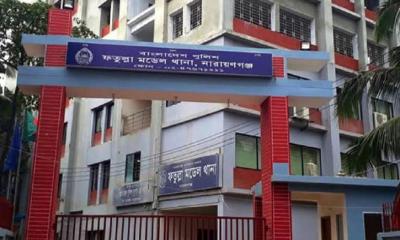 ফতুল্লায় স্টেডিয়ামের সামনে থেকে অজ্ঞাত যুবককে লাশ উদ্ধার