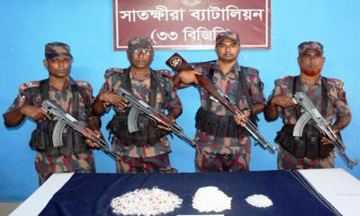 সাতক্ষীরায় বিজিবির অভিযানে ৭ মাসে স্বর্ণসহ ৪৫ কোটি টাকার পন্য জব্দ, আটক- ২৬