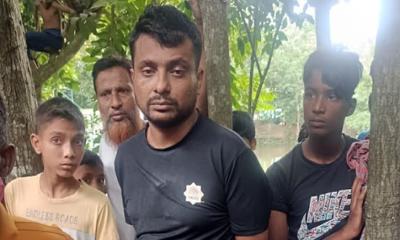 উজিরপুরে ছেলের হাতে বাবা খুন, ঘাতক আটক স্থানীয়দের হাতে