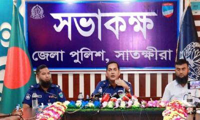 পূজামণ্ডপে বিশৃঙ্খলা রোধে কঠোর অবস্থানে সাতক্ষীরা পুলিশ সুপার