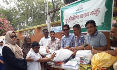 সাতক্ষীরায় ফোরাম ‍‍`৮৭-এর পক্ষ থেকে প্রতিবন্ধিদের মাঝে ঈদ সামগ্রী বিতরণ