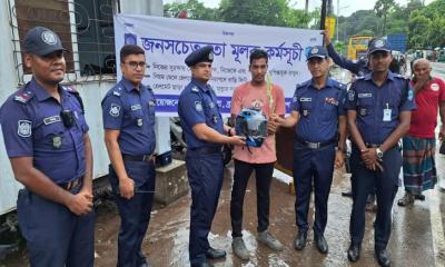 হেলমেট ব্যবহার নিশ্চিত করতে ব্রাহ্মণবাড়িয়া ট্রাফিক পুলিশের ব্যতিক্রমী উদ্যোগ