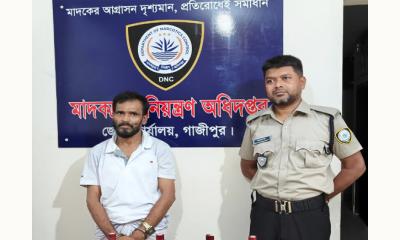 গাজীপুরে বিদেশি মদসহ মাদক কারবারি গ্রেপ্তার