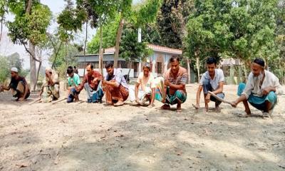 চাকলাদার বাড়ি জামে মসজিদের ঈদগা মাঠ পরিচর্যার কাজ চলছে