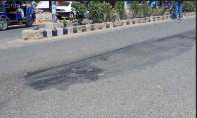 চুয়াডাঙ্গায়  ৩৮.৫ ডিগ্রি তাপমাত্রায় গলে যাচ্ছে রাস্তার পিচ