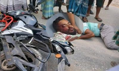 ফরিদগঞ্জে বালুবাহী ট্রাকের চাকায় পিষ্ট হয়ে মোটরসাইকেল চালকের মৃত্যু