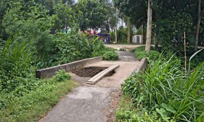 কোটি টাকার সড়ক দের বছর ধরে অচল এক ভাঙা কালভার্টে