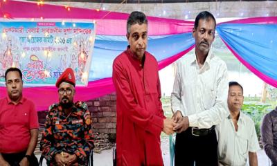 শারদীয় দূর্গাপুজায় বিভিন্ন মন্দিরে আর্থিক অনুদান দিলেন সমাজসেবক দিব্যেন্দু বোস