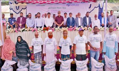 বগুড়ায় এনসিসি ব্যাংকের উদ্যোগে ৩,০০০ প্রান্তিক কৃষকের মাঝে বিনামূল্যে কৃষি উপকরণ বিতরণ