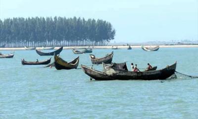 নাফ নদী থেকে ৪ জেলেকে ধরে নিয়ে গেছে আরাকান আর্মি