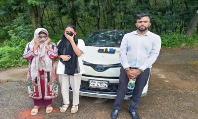 স্বরাষ্ট্র মন্ত্রণালয়ের স্টিকার লাগানো প্রাইভেটকারে ৬ হাজার ইয়াবা উদ্ধার, আটক ৩