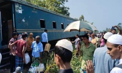 কুমিল্লার নাঙ্গলকোটে কর্ণফুলী ট্রেনের ইঞ্জিন ও ৪বগি লাইনচ্যুত; তদন্ত কমিটি