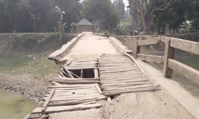সেতু যেন মরণফাঁদ, দুর্ভোগে হাজারো মানুষ